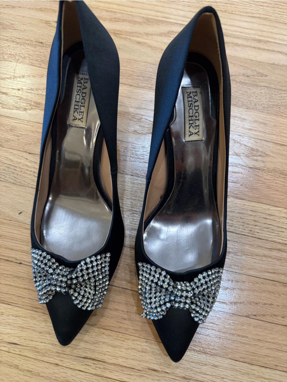 Badgley Mischka Black Pointed Toe Pumps with Crystal Bow size 9